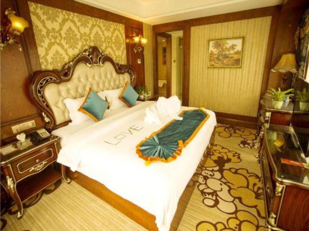 Chengdu French Theme Gold Palace Exteriör bild