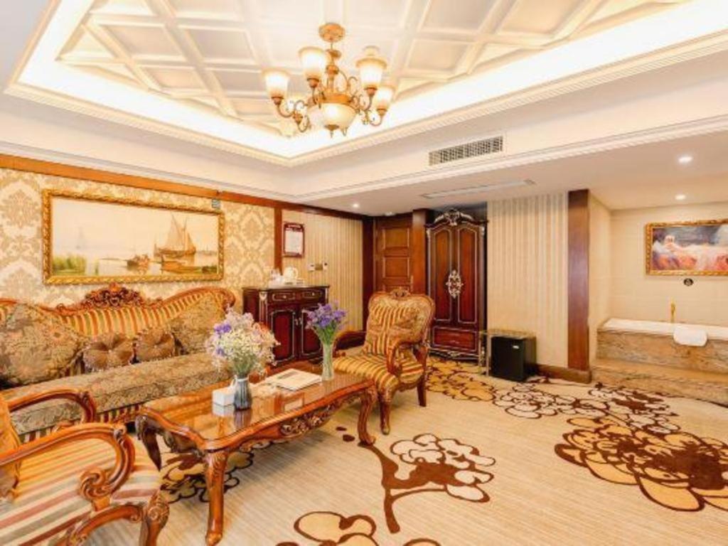 Chengdu French Theme Gold Palace Exteriör bild