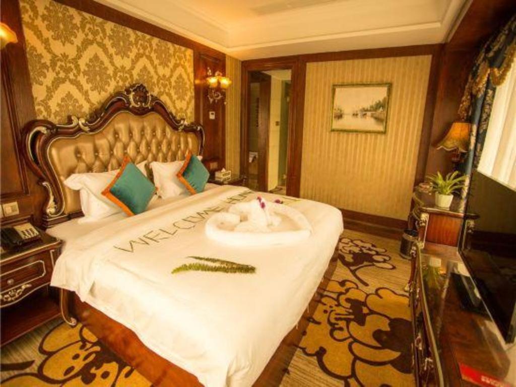 Chengdu French Theme Gold Palace Exteriör bild